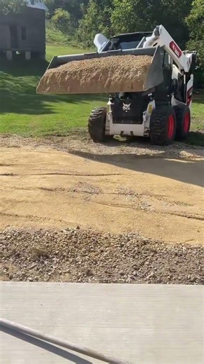 Gravel with the Bobcat skid steer S66! #bobcatequipment #skidsteer #gravel #heavyequipment #bobcat