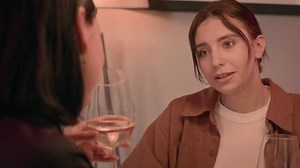 Две женщины встречаются в кафе, на: стоковое видео (без лицензионных платежей), 3662163619 | Shutterstock