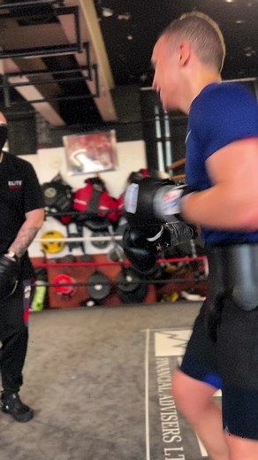 A bank holiday well spent 👊 Pros training, Sparring, small private classes, ladies only class & amateurs training to the gym has been absolutely on fire 🔥 since 8am!! #boxing #reel #busygym #privateclasses #proboxing #amateurs #halliwellabc #teamelite | Elite-boxing Thai-boxing