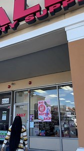 You've been asking for it so we delivered! 🏆✨ Our award winning Edge Fixer, now available in an even larger size! (355mL to be exact) Available exclusively at @sallybeauty in our fan favorite scents Watermelon and Sweet Peach. 🍉🍑 | Kiss Colors & Care