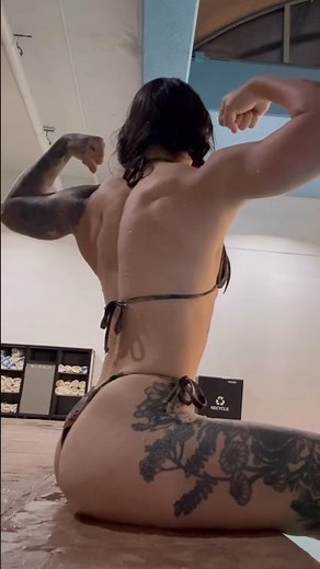 Cleo Mercury is a weirdly hot girl