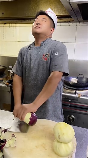 1.4M views · 1.2K reactions | Cutting vegetables with eyes closed! | Handy Dandy | Facebook
