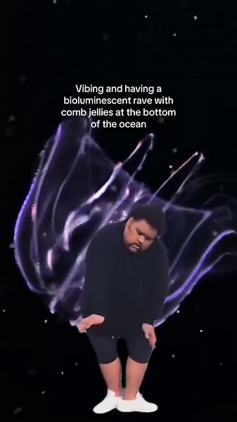 #DYK that jellies have no bones, blood or brains? Even without these body parts, some jellyfish, like this comb jelly, possess bioluminescent abilities, meaning they’re able to produce their own light and glow in the dark. To learn more about these raving jellies and other deep sea creatures visit our blog at Oceana.ca/Blog. 📹 credit : rusm | Oceana Canada