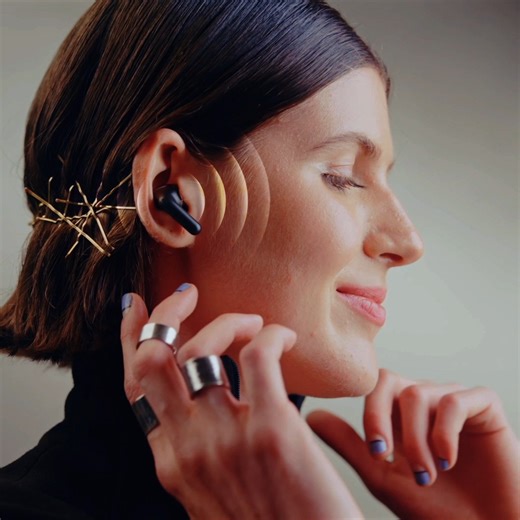 9.1K views · 175 reactions | Always be at the center of the experience as the buds identify and adjust the audio depending on where your head turned. #motobuds+ Learn more: bit.ly/4d0sIdE | Motorola | Facebook