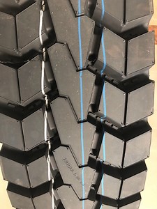 [Hot Item] Constancy Brand Truck Tire 9.5r17.5 New Patterns