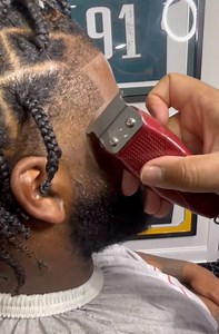 @meetthebarber shows us how he uses our new Edgelining T-Shaper on his clients  | Red by Kiss | Facebook