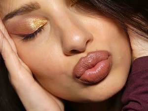 ASMR Close-up KISSES / MOUTH SOUNDS & Personal Attention 💖💋
