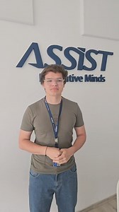 1K views · 30 reactions | Tu care crezi că e cea mai ușoară tehnologie pentru începători? 樂 Colegul nostru, Sami, împărtășește care este, după părerea lui, una dintre cele mai ușoare tehnologii pentru programatorii aflați la început de drum. ‍✨ Află de la el, cum poți crea o aplicație în React JavaScript, în doar câțiva pași.  #javascript #reactjavascript #softwaredevelopment #assistsoftware #programarepentruincepatori | ASSIST Software | Facebook