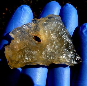 142 Crt Libyan Desert Glass ( Natural Hole ) Gold Meteorite Impact Tektite |egypt Sahara -natural and Complete - Etsy UK