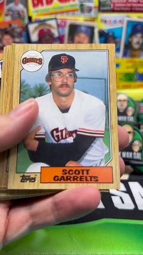 1987 Topps Baseball Pack #junkwaxsal #hotgarbage #junkwax #87topps #87toppsbaseball #baseballcards #packopening #mlb #sportscards | Junk Wax Sal