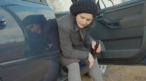 Drunk woman feel bad and vomiting out