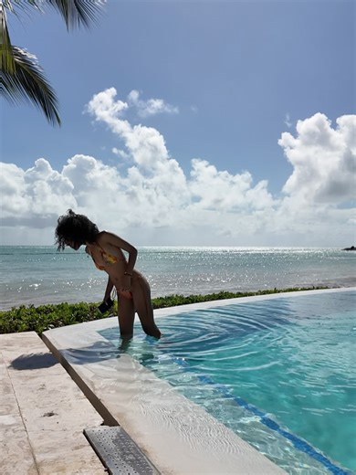 Little Bacon Bear 🐾 on Instagram: "I *think* my worst fear came true: a spider bit me in my ear while on vacation Golden_Girl_Frank_Ocean.mp3 ⛅️🇩🇴"