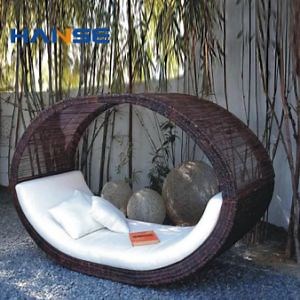 [Hot Item] Foshan out Door Furniture Balcony Patio Garden Rattan Chair Sun Lounger Beach Wicker Chaise Lounge Bed with Canopy
