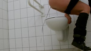 Girl sprays diarrhea all over public bathroom