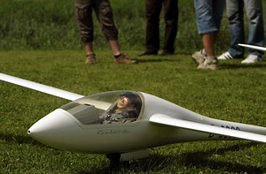 Großer Modellflieger kracht in Garten: Polizei rätselt über Absturz in Althütte