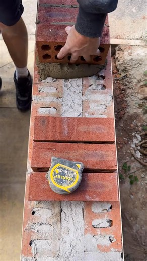 Brick on edge detail #bricklaying #bricklayinglife #bricklayer #construction #constructionlife #work #bricks #reels #tiktok #bricklayeruk #gardenwall #detail #mortar | Hourse Interior Designs | Facebook