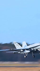 Marine Fighter Attack Squadron 112 conducts flight operations with F/A-18 Hornets. Four different views on the video: Pre-flight Tailhook release Dual take off Dual in flight 🎥: Cpl. Evan Jones #avgeek #sky #flight #flying #usmc #f18 #f18hornet #avporn #pilotlife #aviationdaily #pilot #plane #planespotting #aircraft #airport #aviationgeek #aviationlovers #travel | Military Update