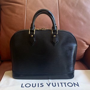 🖤💛Beautiful Authentic Louis Vuitton Epi Black Alma PM Bag💛🖤