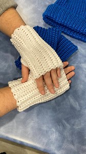 Wrist Warmers Pattern, Beginner Crochet Pattern, Quick and Easy Crochet Fingerless Gloves Pattern, Fingerless Mitts Pattern PDF - Etsy