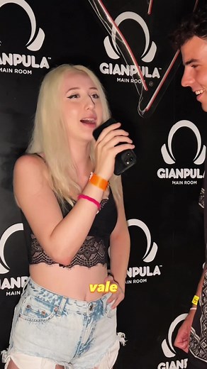 KISS or SLAP 🤭 | 🏷️#ellyshow #streetinterview #skit #entrevista #interview | Elly Priv