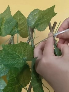 Hermit Crab Climbing Toy, Expandable Retractable Faux Artificial Ivy Trellis Hedge Fence with 8 Suction Cups and Cable Ties, Aquarium Tank Decoration Hermit Crab Habitat Accessories for Reptile