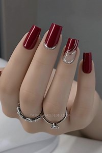 Glittery Holiday Nail Art Ideas for Festive Cheers