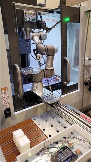 Machine Tending Load Test - UR3, Haas, Custom 7th Axis Extender