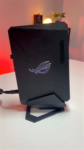 Nu ai suficient spațiu pe birou pentru un sistem de gaming cu dimensiune completă? Atunci trebuie să te uiți la ROG NUC!🔥 Urmărește-ne cum îl punem la încercare cu Cyberpunk 2077! 👉 https://rog.gg/NUC-REVIEW-YT Are mai multă putere decât crezi! #ROGNUC | ASUS Republic of Gamers