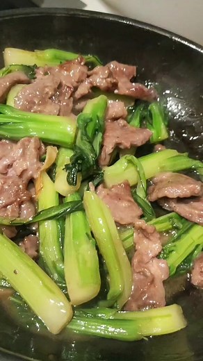 Stir Fry Beef with Choy Sum "heart of the vegetable #reels #beef #stirfrybeef #choysam #chinesecuisine #cantonesefood beef marinated in oyster sauce, Worcestershire sauce, sugar, cornstarch, cooking wine and ground black pepper. | Kusina ni Abyang