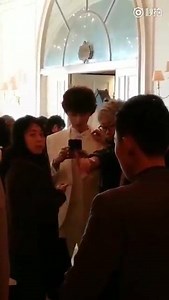 47 reactions | Darren Chen ( Hua Ze Lei ) preparing for his scene on #MeteorGarden2018 ❤️❤️❤️ #流星花园2018 #官鸿 #darrenchen | Meteor Garden - Chinese Drama | Facebook