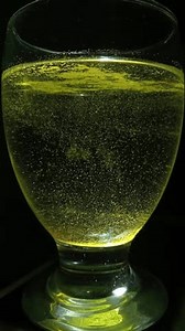 Lueur dans l'obscurité, eau pétillante : vidéo de stock (100 % libre de droit) 3851629941 | Shutterstock