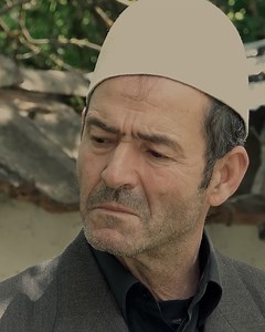 "Bac mos osht ma mirë me ja bo perhajr Zekës çikën për djalë, lidhu miqsi me ta e shpit tona mos t'ken t'keqe mes veti" - Vëllau mundohet që ta bindë vëllaun të pajtohet me familjen që dëshirojnë ta martojnë djalin e tyre me të bijën e tijë | Produksioni Ardi