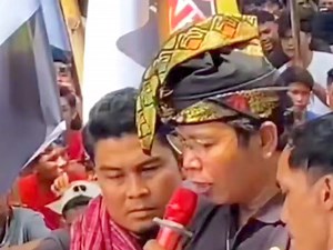 Aksi damai, demo para kecimol tadi pagi di kantor gubernur NTB. #demo #kecimol #lombok #ntb | Edzard Pro | Facebook