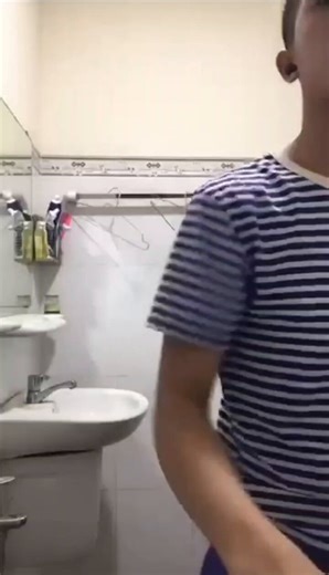 RT @AndrewFlor65662: Chú bộ đội Hải quân có khẩu pháo ly cỡ bự....