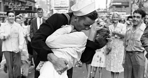 10 Real-Life, Romantic Love Stories from World War II
