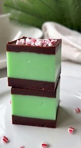 Rich, smooth, and loaded with refreshing mint—this No-Bake Mint Chocolate Fudge is the easiest holiday indulgence. 🍫🌿✨ No oven, all flavor! | Quick'n Recipes