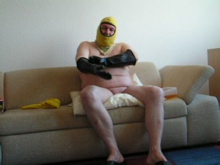 I, the rubberboot-piss-pig, am washing myself in urine on a regular basis