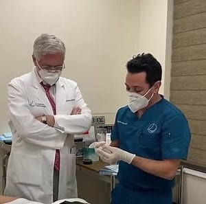 Get to know #QWO 💉 If you have cellulite, you're like almost 90% of all women. Cellulite may not define you, but it might bother you. ⁣ ⁣ • QWO is a non-surgical treatment clinically proven to reduce moderate to severe cellulite. ⁣ ⁣ • Injections take as little as 10 minutes.⁣ ⁣ • Visible results may be achieved in 10 weeks.⁣ ⁣ 📱 Call our office for more information at 561-571-4000. | Lickstein Plastic Surgery