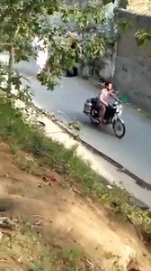 2.5K views · 18 reactions | This is our society .... Someone stopd the university female student and said that ... Agr tum meray sath nhe chali to me khud ko golii maar donga ..... | Islamabad Beautiful Capital | Facebook