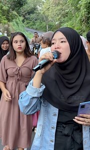 518K views · 6.6K reactions | Suara Penyanyi Musik Jalanan Ini Membuat Penontonnya Tercengang | Penggemar Musik Jalanan | Facebook