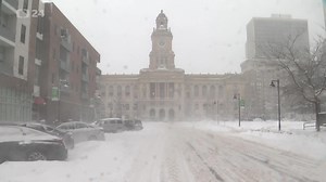 Vichr, vánice, chaos. I těmito slovy popisuje první část prezidentského klání o Bílý dům americky politický reportér. Jak to na místě vypadalo? Celou reportáž o podmínkách novinářů během primárek v Iowě najdete už nyní na iVysílání. | Newsroom ČT24