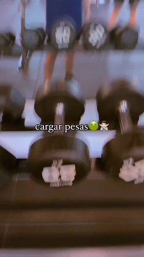 Holi | Aaron Deleón