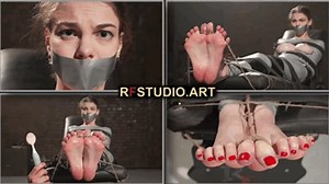 Foxy in Mummificazione Stretta con Seni Esibiti - Intenso Tickling di Piedi Nudi (UHD 4K MP4) | Clips4sale