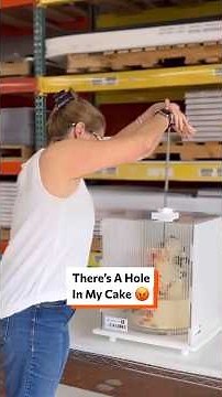 There’s A Hole In My Cake 😡 #BakingHacks #CakeDecorating #CakeTransport