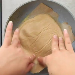 Can you believe these tortillas are made with QUINOA?! 😱😋 If you're sensitive to gluten and corn, these quinoa tortillas will be your savior! Easy, 5-ingredient recipe 🌮 RECIPE: https://www.simplyquinoa.com/quinoa-tortillas/ | Simply Quinoa