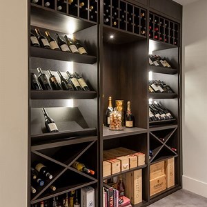 [Hot Item] Manufacturer Metal Wine Shelf Black Bar Counter Home Display Shelf Display Rack for Selling