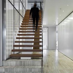 [Hot Item] Wood Straight Staircase Timber Tread Floating Staircase/Glass Modern Indoor Stair/Oak Wood Staircase Step/Painting Wood Staircase