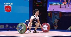 Hou Zhihui, 49kg, first gold 🏆 of 94kg snatch at 2019 Pattaya IWF. #chineseweightlifting #深圳舉恊 #olympicweightlifting #olyweightlifting #weightlifting #cleanandjerk #snatch #strengthandconditioning #crossfit #中國力量 | Shenzhen Weightlifting Association