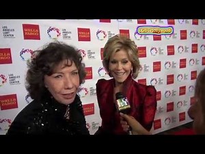 JANE FONDA, LILY TOMLIN & Lubricant & Lesbian Kiss 💋 Vanguard Awards | LGBT Hollywood