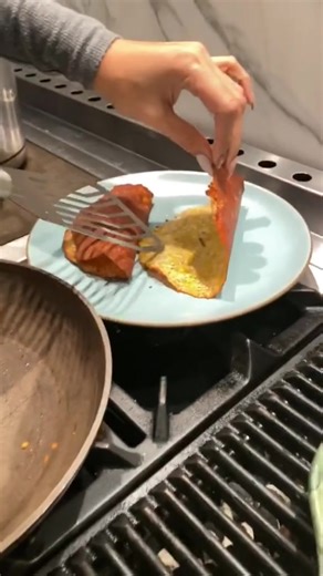 62K views · 618 reactions | Delicious cheese shell tortillas! Made with mozzarella cheese. #keto #ketodiet #ketosnack #ketorecipes #ketofood #ketomeal #ketolife #weightloss #ceto | Mayra Wendolyne Recipes | Facebook